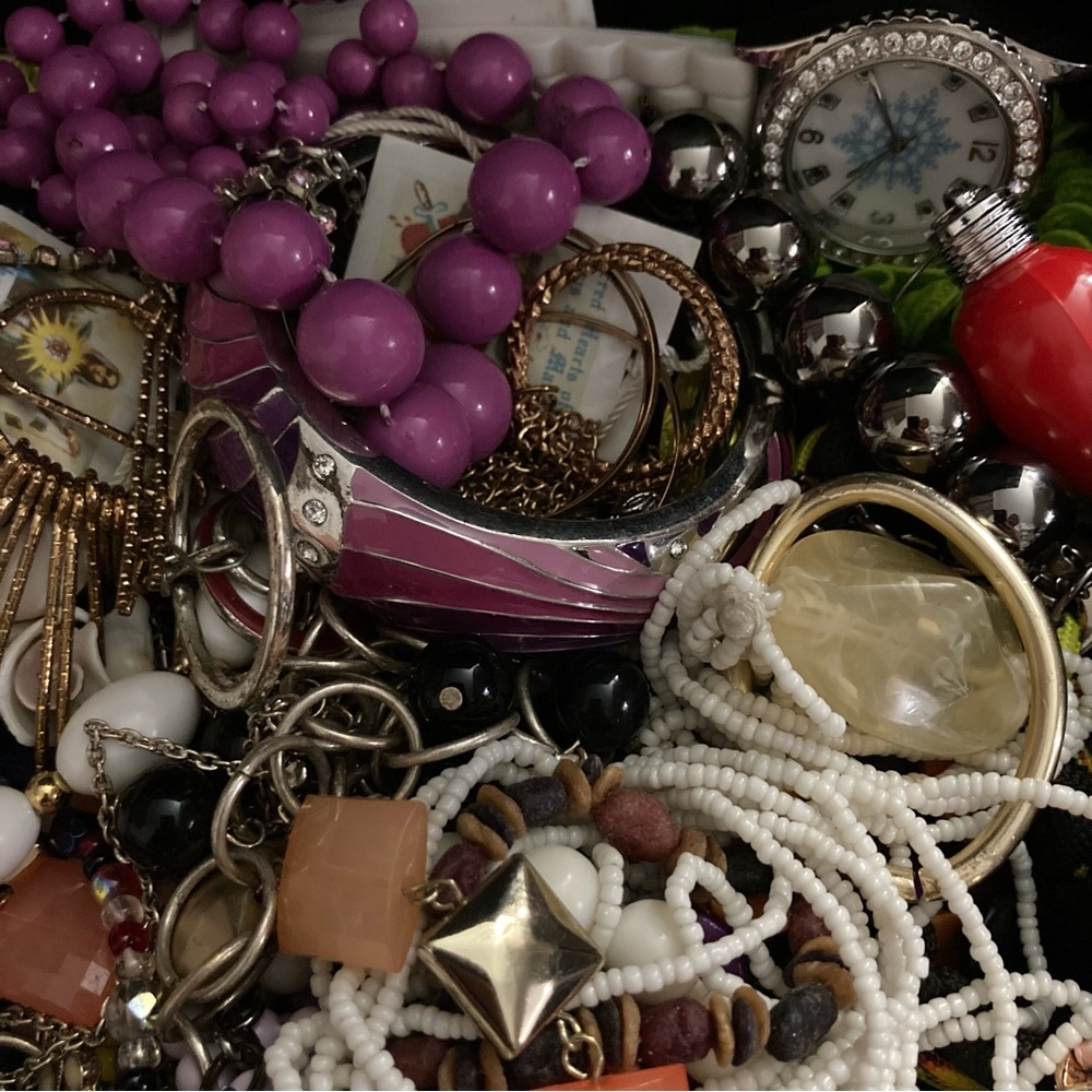 Mystery 3 lb + Fun crafters junk jewelry accessories parts Lot Vintage Modern - Picture 7 of 8